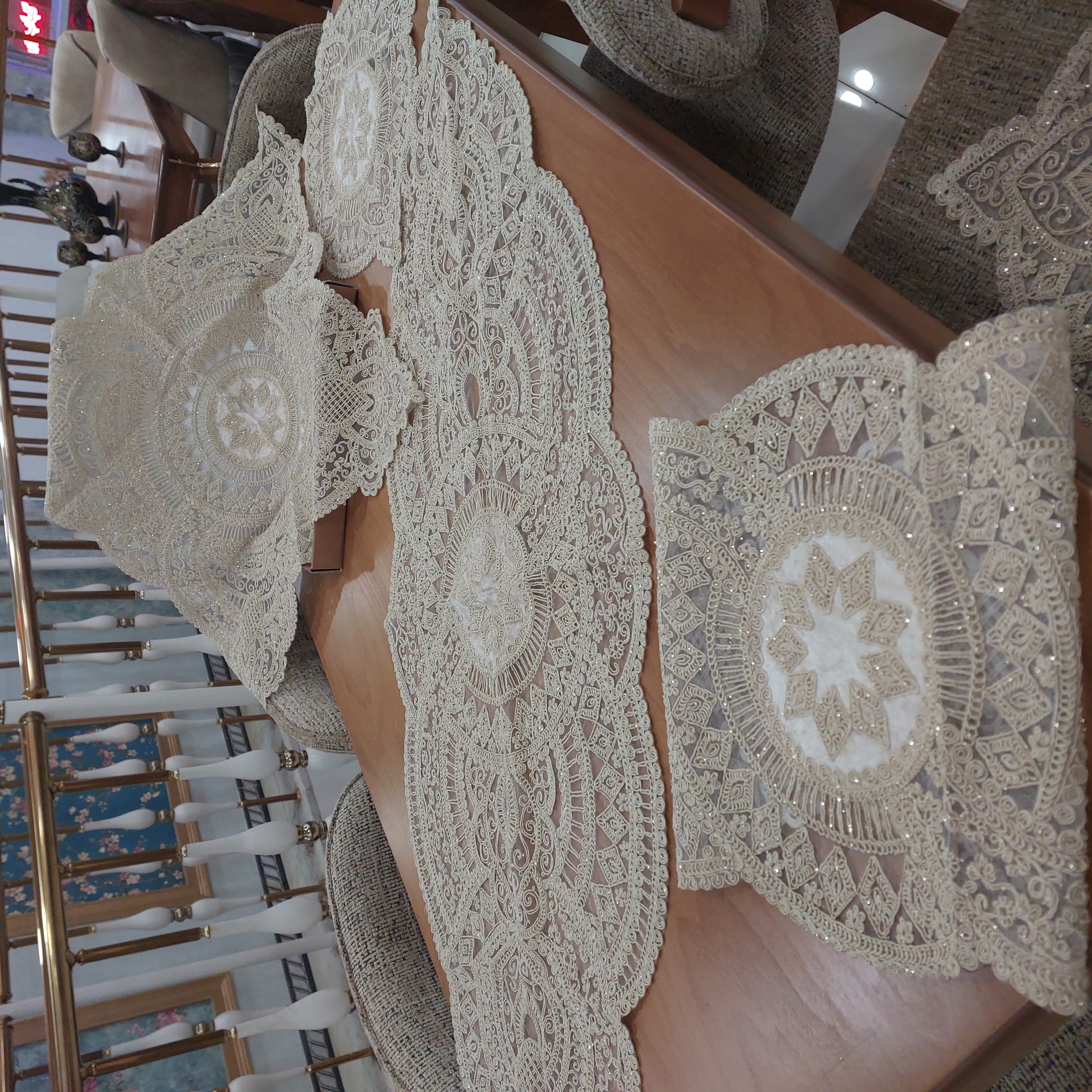 رومیزی دانتل مخمل الیزه ترک ۵ تکه مدل امپریال
